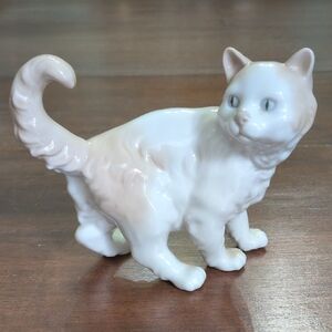 Lladro Nao Porcelain Cat Figurine